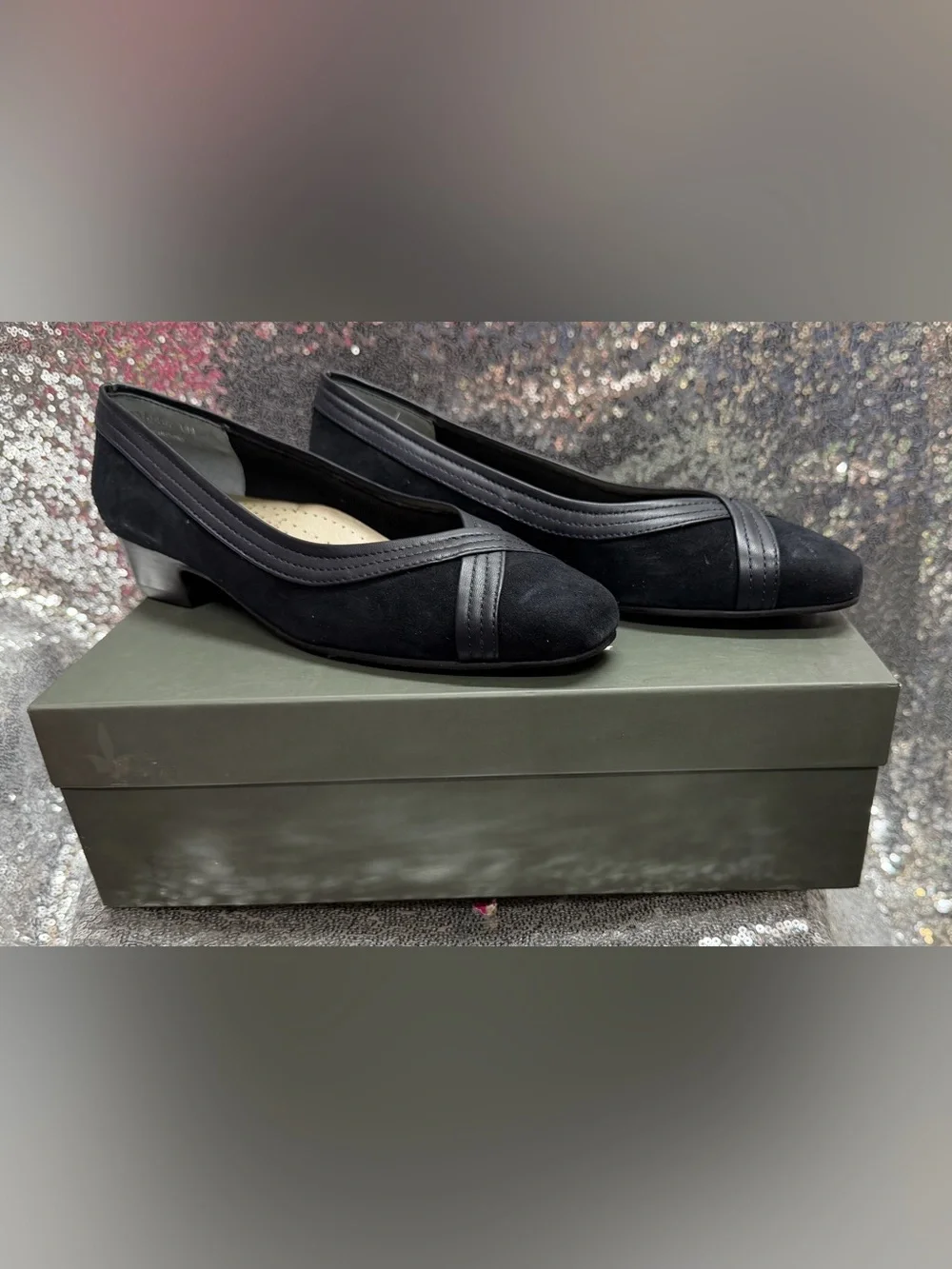 Women’s Black Suede Low Heel, size 6N, NWT
